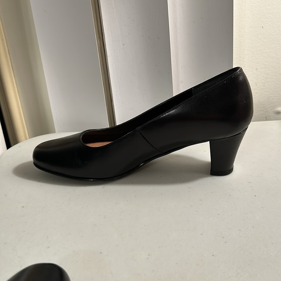 Ros Hommerson Classic Leather Pumps Heels Sz 6.5 Wide - Picture 9 of 9